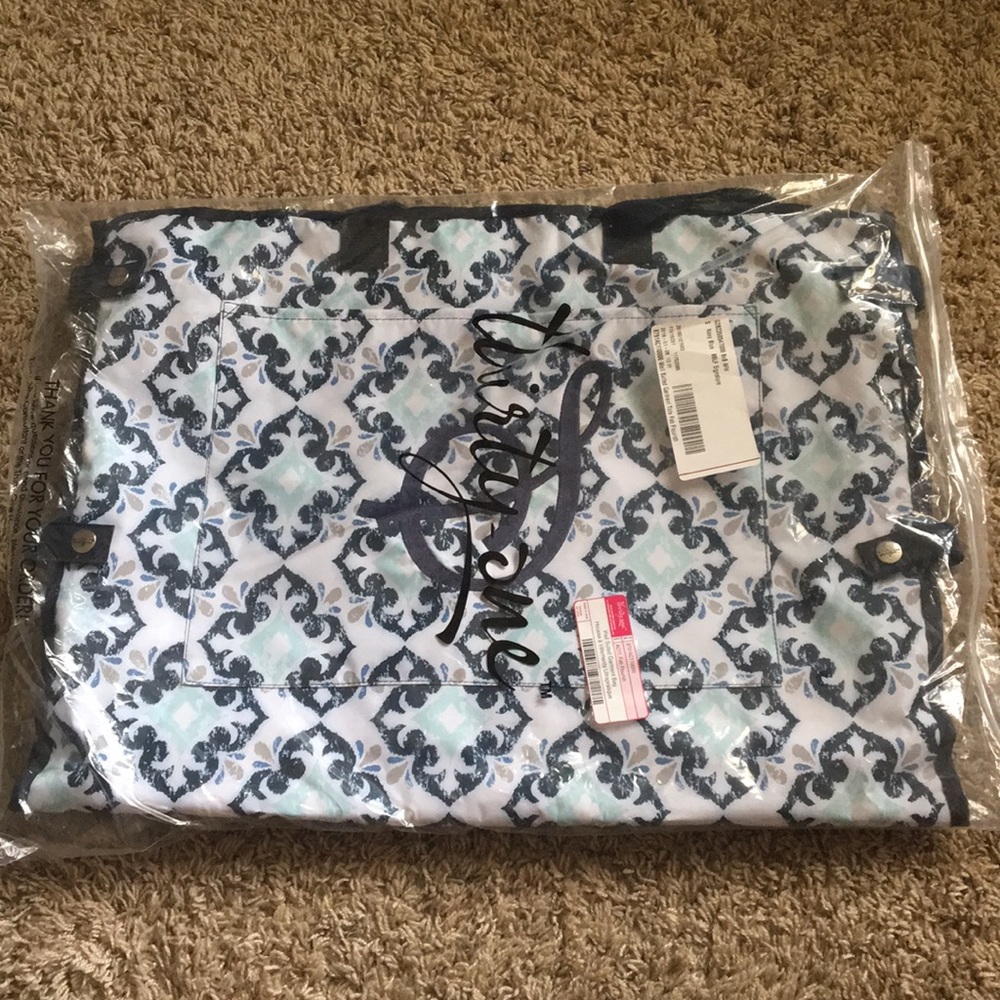 Thirty-one well suited garment bag
